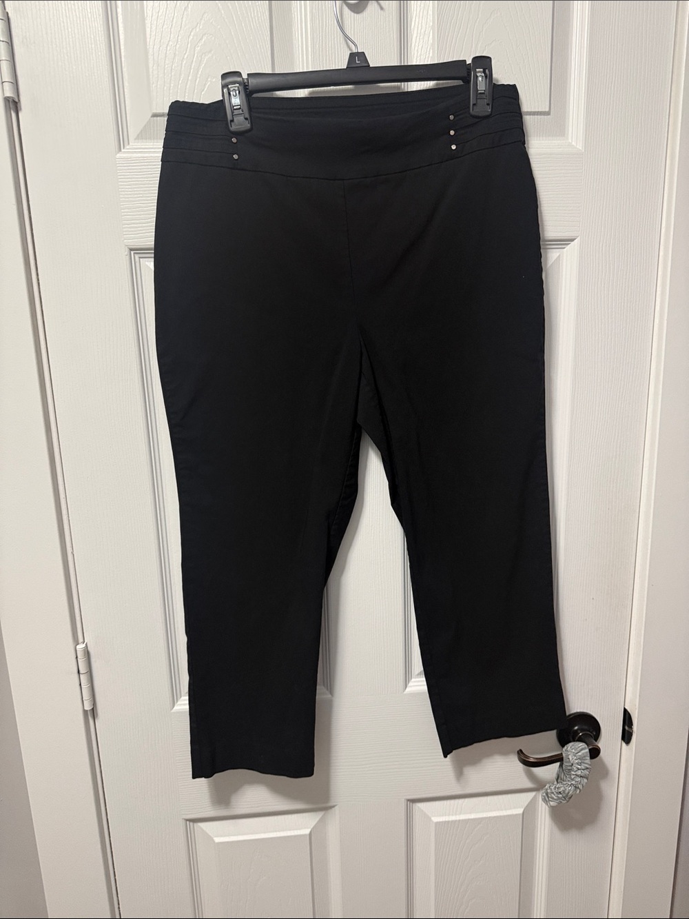 JM Collection Black Ankle Cropped Pull-On Pants